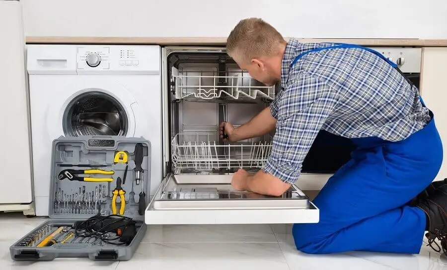 Kaynarca Beko servisi teknisyen ekibi beyaz eşya tamiri yaparken
